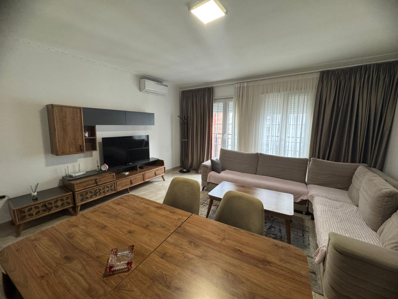 Apartament 1+1 me qira te rruga 5 Maji, Tiranë