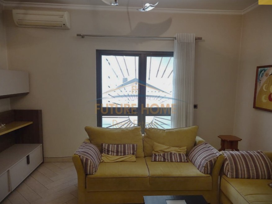 Apartament 1+1 i mobiluar në shitje te Pazari i Ri, 78m²