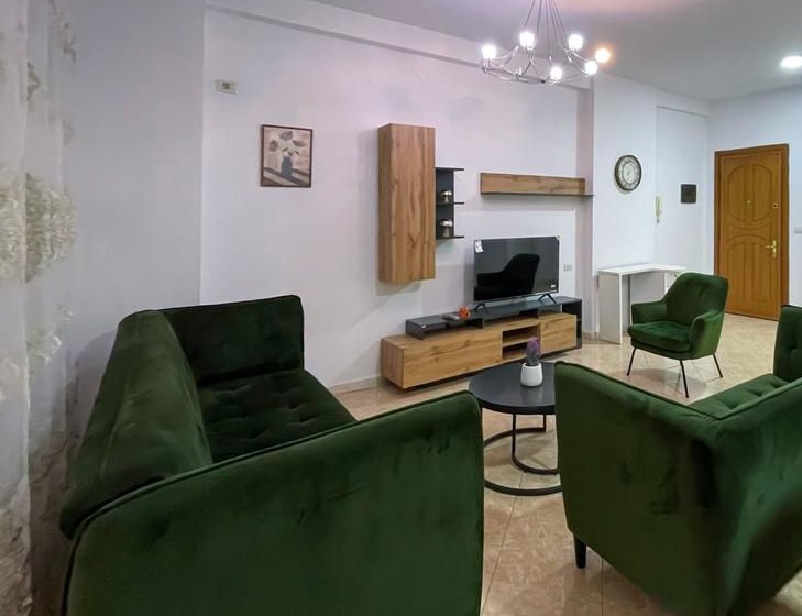 Apartament 2+1 me Qira në Komuna e Parisit, Tiranë