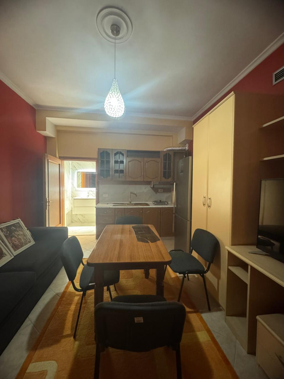 Fully Furnished 1-Bedroom Apartment with Balcony for Rent in Selite e Vogel, 60m²