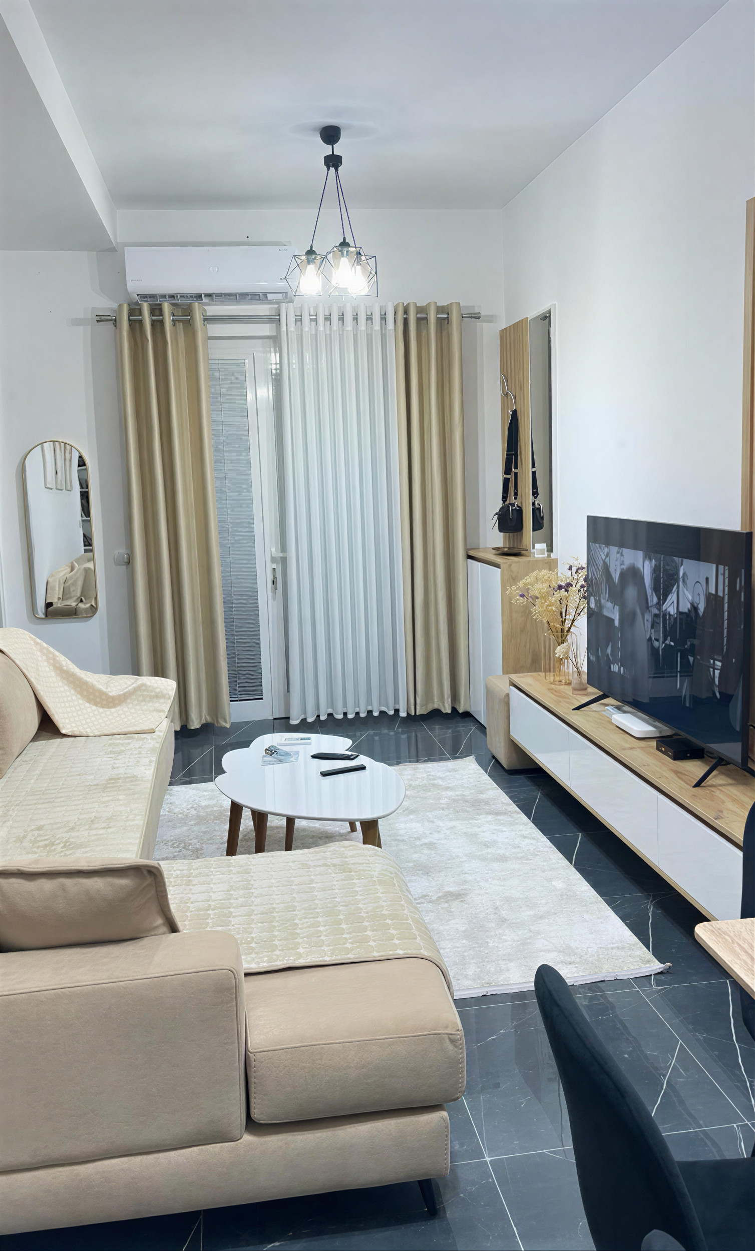 Apartament 1+1 me Qira në Rruga Ali Demi, Tiranë