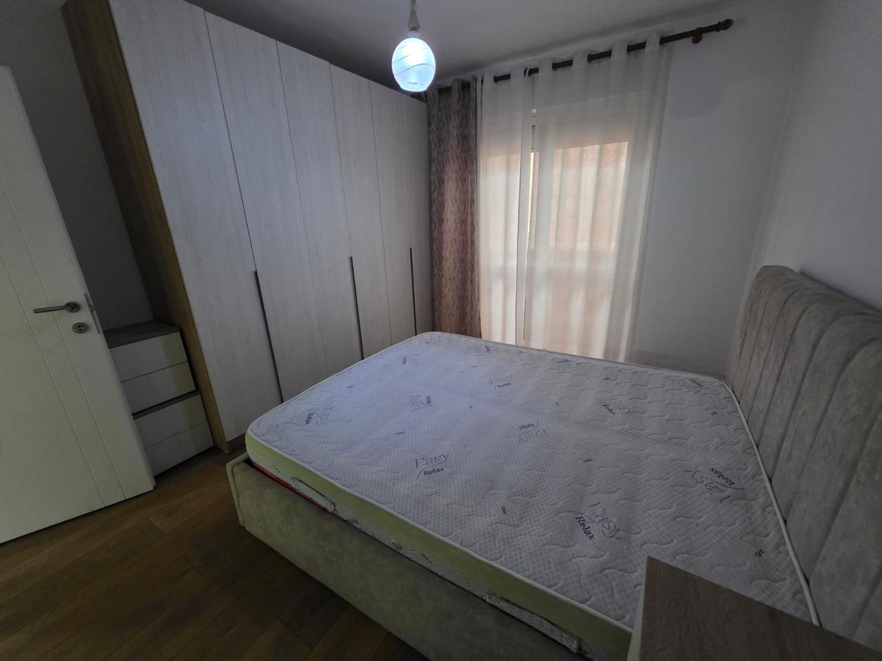 Apartament 2+1 me qira, pjesërisht i mobiluar në 21 Dhjetori, 70m² - Foto 2