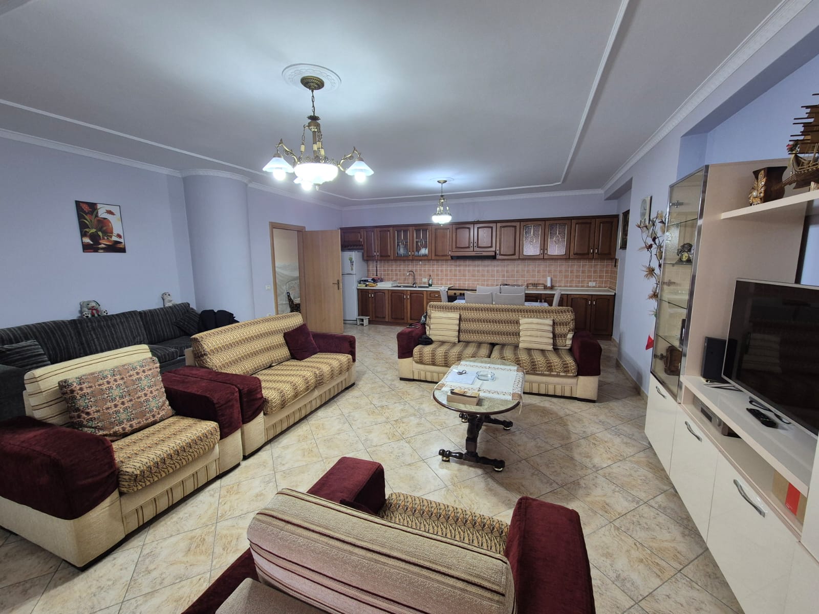 Apartament 2+1 me qira në 21 Dhjetori, Tiranë