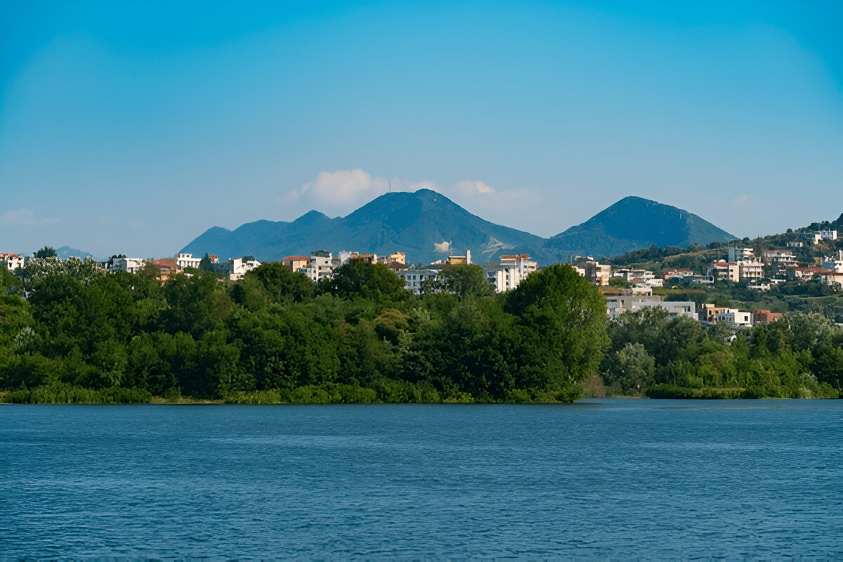 Shtëpi në Shitje te Liqeni i Thatë – Investo në një zonë të qetë