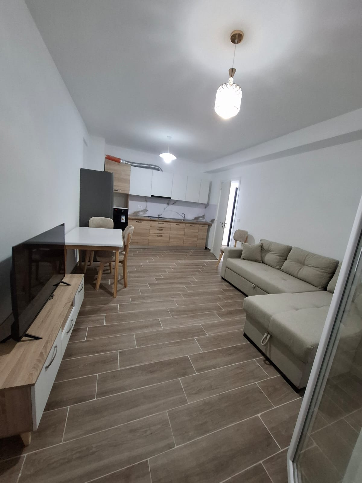 Apartament 2+1 me qira në zonën 5 Maj, Tiranë