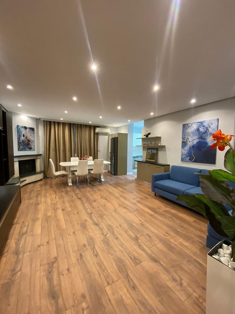 Apartament 2+1 me Qira në Ish Ekspozita, Tiranë