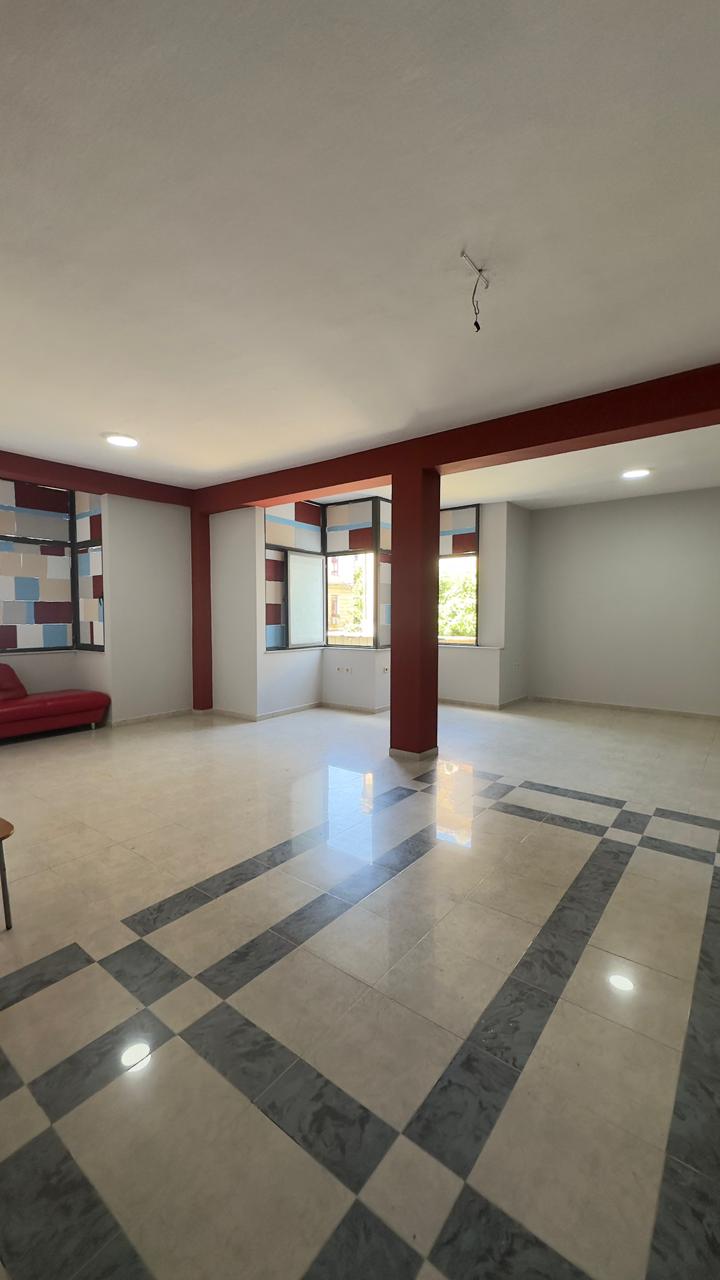 Property Image (1 of 5)